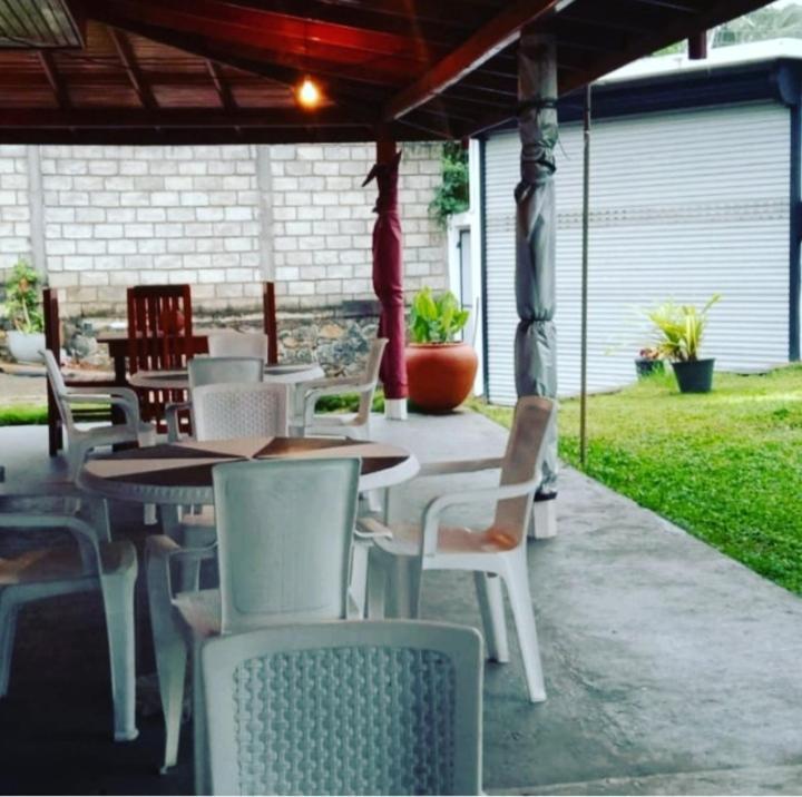 Tharurashmi Sea Pond Villa & Surf Hostel - Hiriketiya Dikwella Eksteriør bilde