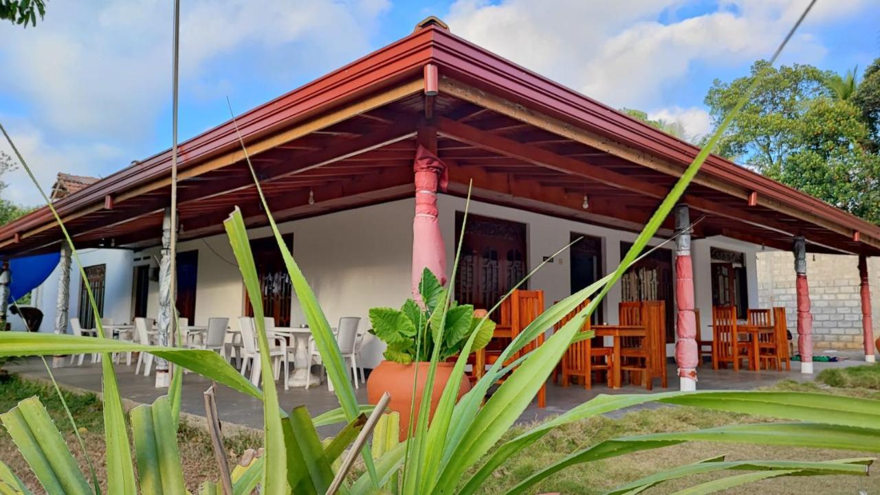 Tharurashmi Sea Pond Villa & Surf Hostel - Hiriketiya Dikwella Eksteriør bilde