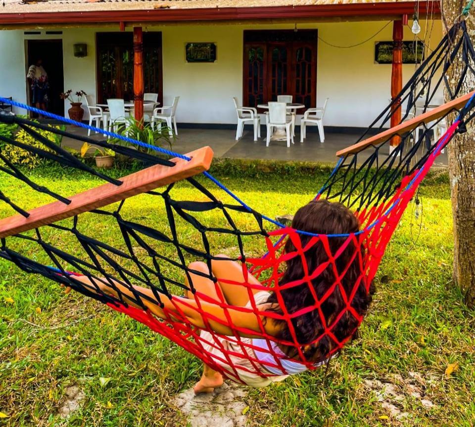 Tharurashmi Sea Pond Villa & Surf Hostel - Hiriketiya Dikwella Eksteriør bilde